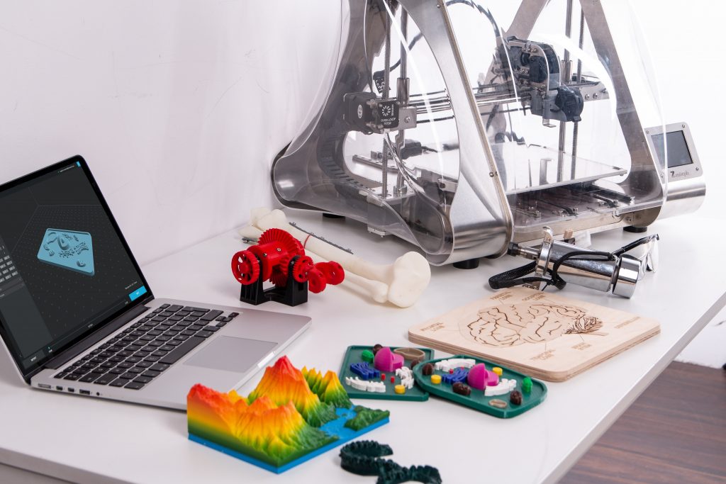 Photo by ZMorph Multitool 3D Printer MacBook Pro beside 3D printer
